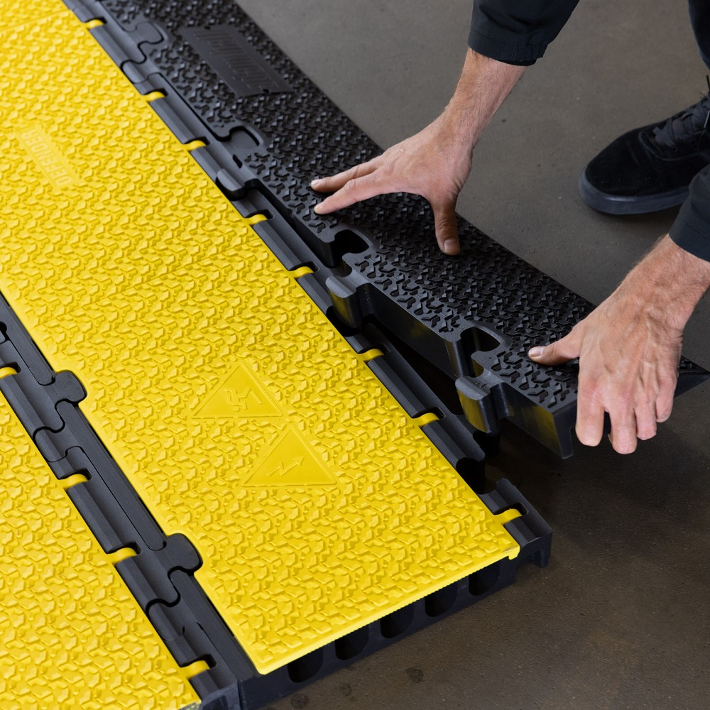 DEFENDER MIDI 5 2D RAMP SHORT Modular system 5 channels | ramp short | height 5.4 cm
