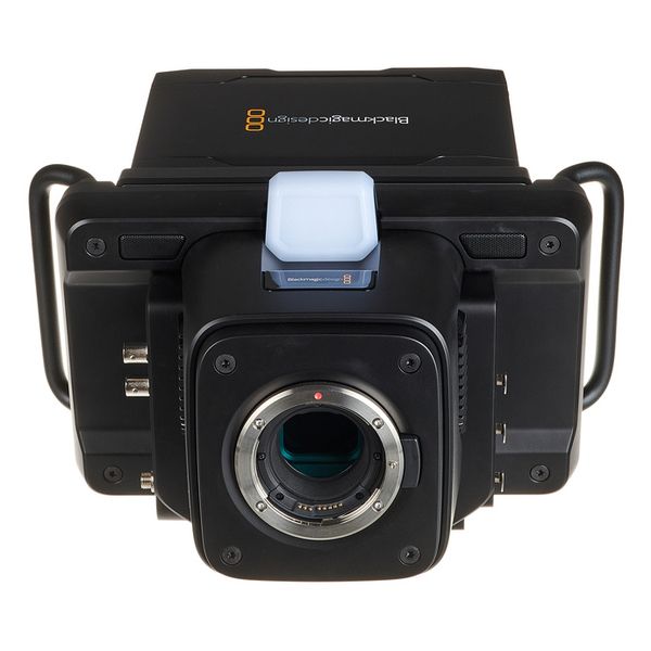 BLACKMAGIC DESIGN Studio Camera 6K Pro mit Super-35-Sensor, EF-Mount und integriertem Live-Streaming