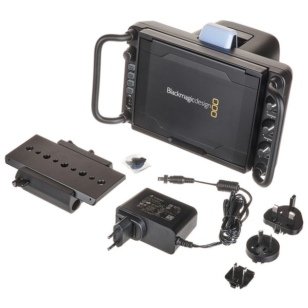 BLACKMAGIC DESIGN Studio Camera 6K Pro mit Super-35-Sensor, EF-Mount und integriertem Live-Streaming