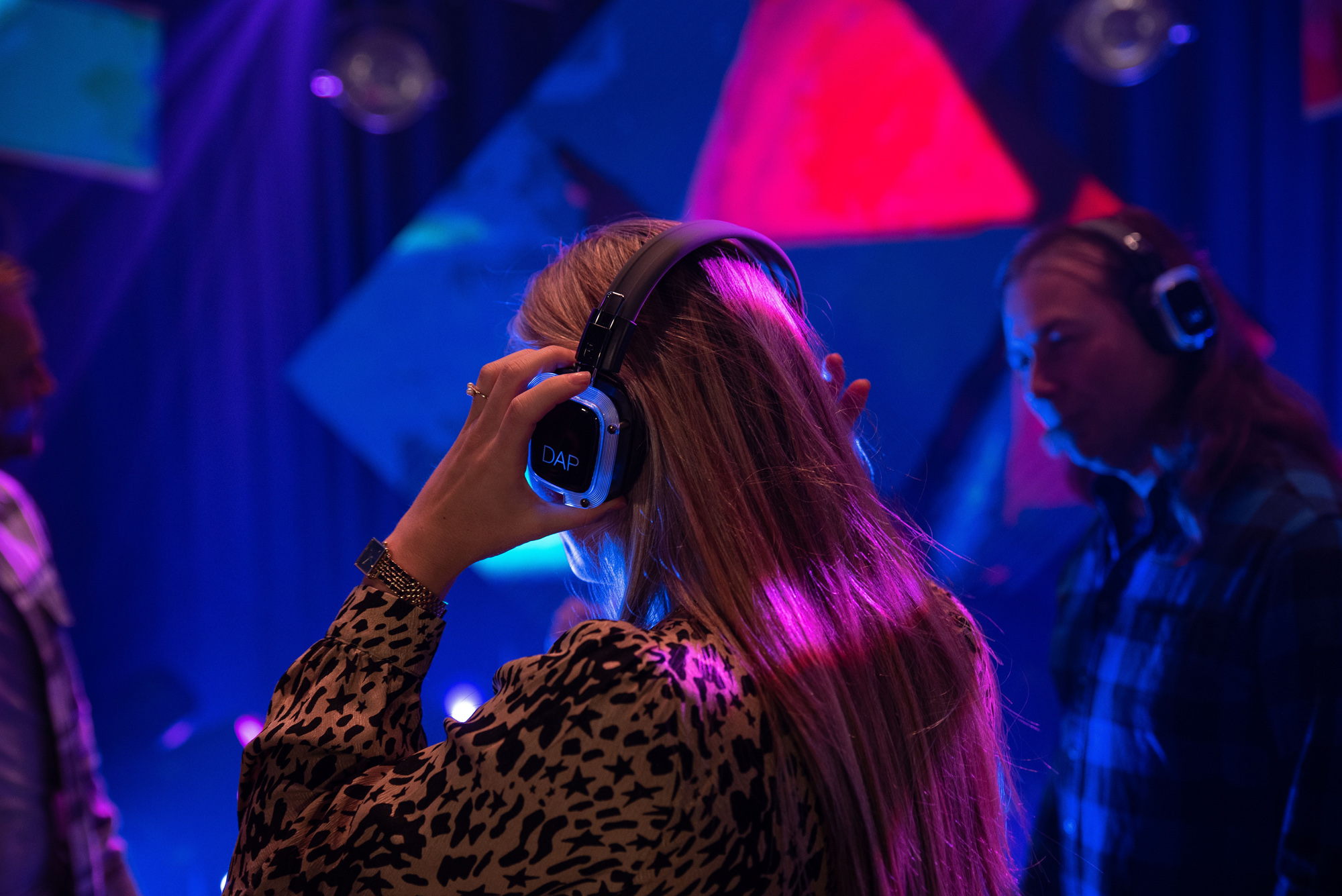 DAP Silent Disco Headphone Funk auf 3 Kanälen, Bis zu 450 m Reichweite im Freien