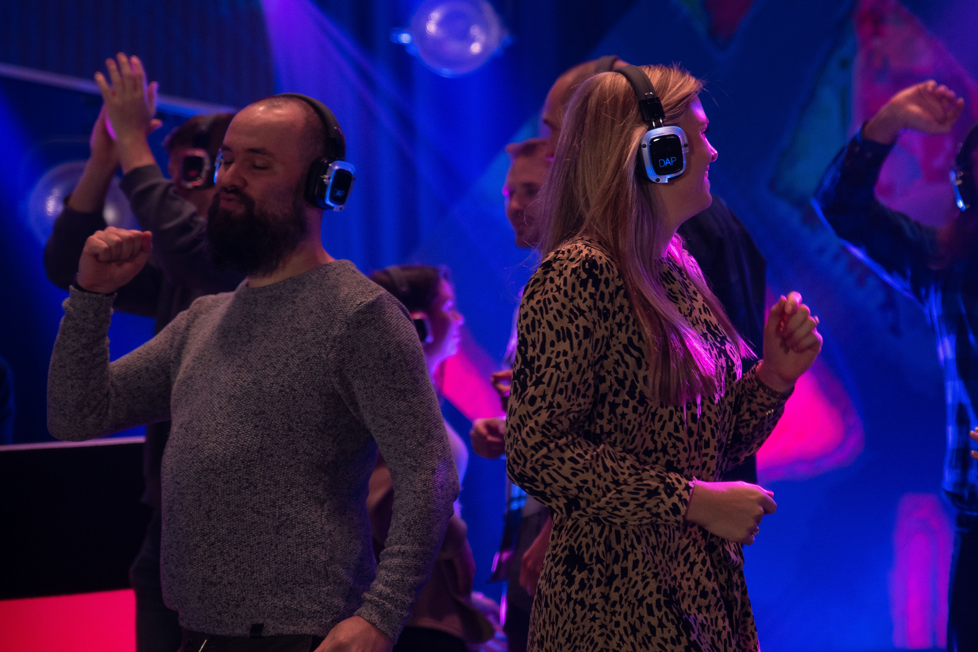 DAP Silent Disco Headphone Funk auf 3 Kanälen, Bis zu 450 m Reichweite im Freien