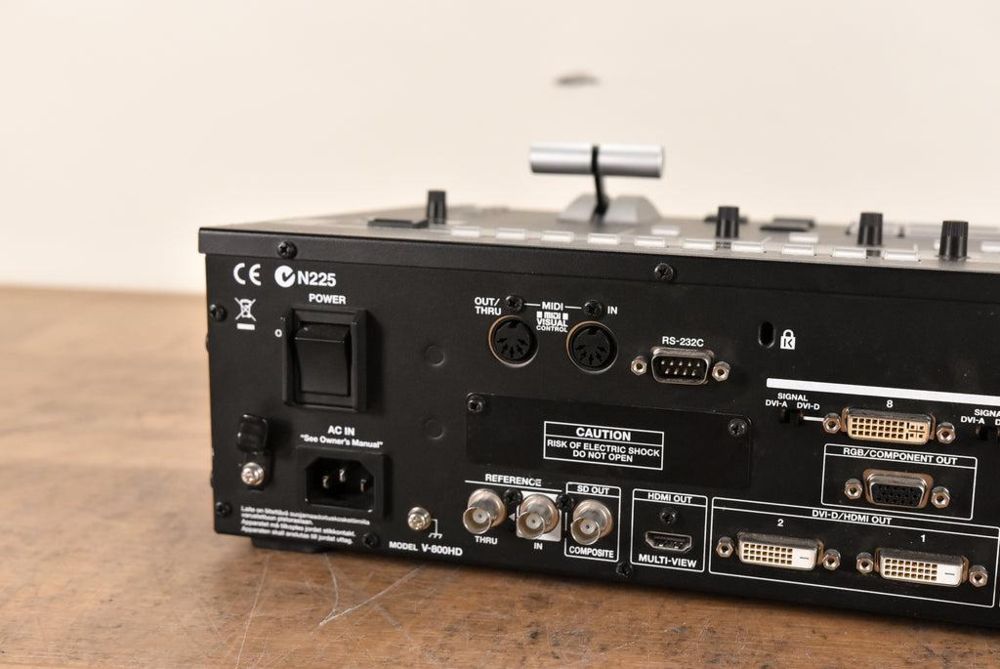 ROLAND V-800HD Multi-Format Video Switcher – gebraucht im Koffer Case gebraucht