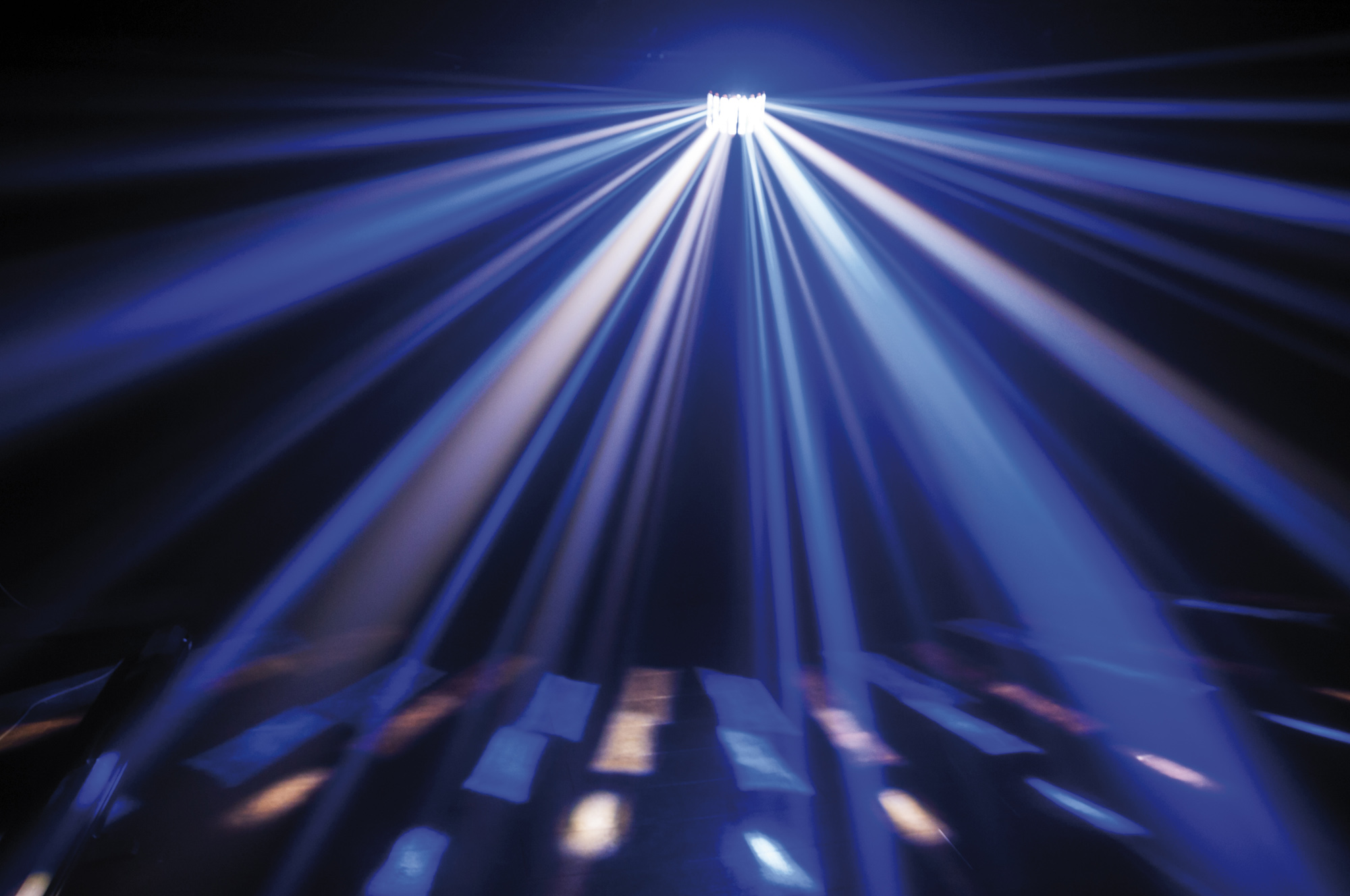 SHOWTEC Techno Derby 2-in-1 Light effect RGBW Intensive farbige Strahlen