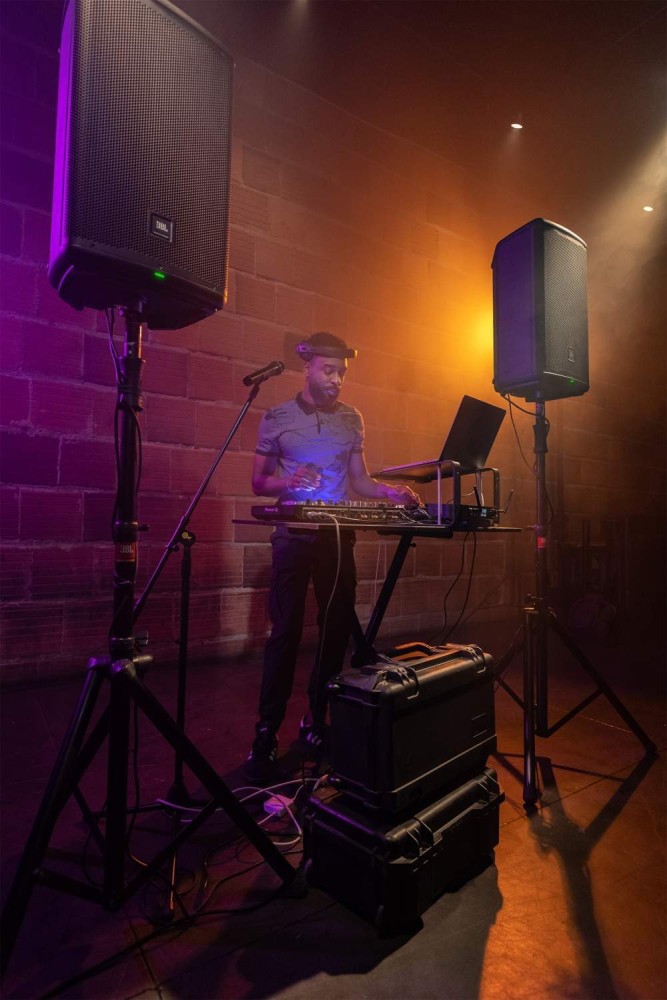 JBL EON712, 12"/1" PA-Lautsprecher, aktiv mit Mixer, Bluetooth & App-Steuerung